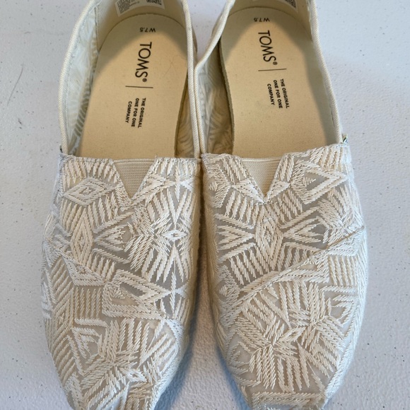 Toms Shoes - Toms Cream Flats with Intricate Embroidery